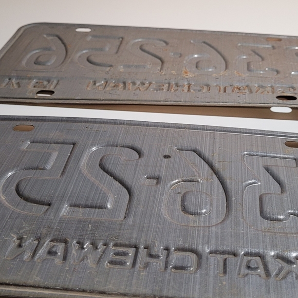 Original Set 1971 Saskatchewan License Plate. - Picture 7 of 7